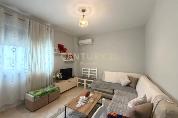 Shtepi ne shitje Apartament ne Tirane, 1+1, Mobilimi E mobiluar, Pagesa 98,000  Euro.