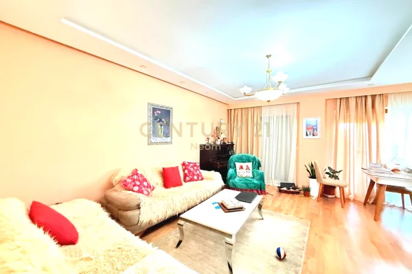 Shtepi ne shitje Apartament ne Tirane, 3+1, Mobilimi E mobiluar, Pagesa 400,000  Euro.