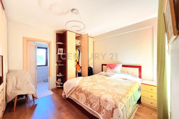 Shtepi ne shitje Apartament ne Tirane, 3+1, Mobilimi E mobiluar, Pagesa 400,000  Euro.