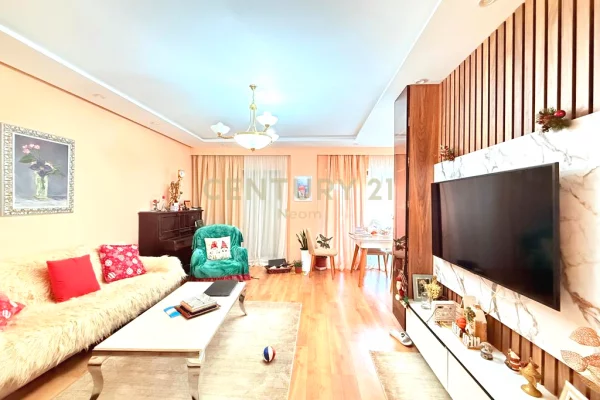 Shtepi ne shitje Apartament ne Tirane, 3+1, Mobilimi E mobiluar, Pagesa 400,000  Euro.