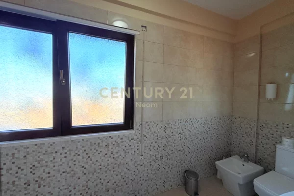 Shtepi ne shitje Apartament ne Tirane, 3+1, Mobilimi E mobiluar, Pagesa 400,000  Euro.