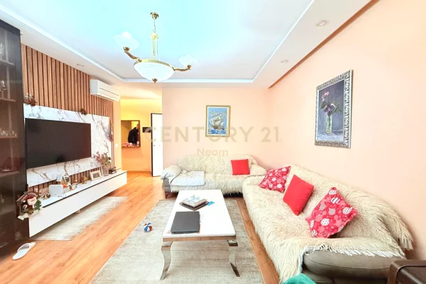 Shtepi ne shitje Apartament ne Tirane, 3+1, Mobilimi E mobiluar, Pagesa 400,000  Euro.