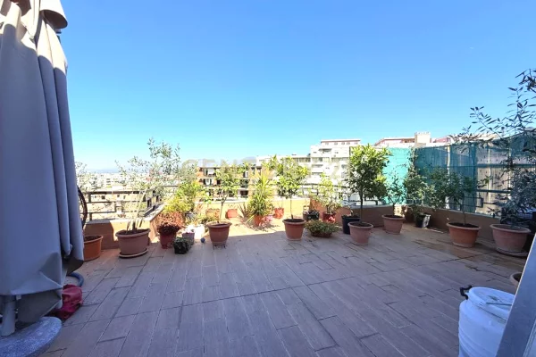 Shtepi ne shitje Apartament ne Tirane, 3+1, Mobilimi E mobiluar, Pagesa 400,000  Euro.