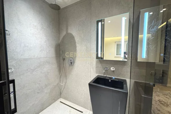 Shtepi ne shitje Apartament ne Tirane, 2+1, Mobilimi E mobiluar, Pagesa 170,000  Euro.