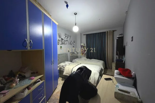 Shtepi ne shitje Apartament ne Tirane, 3+1, Mobilimi E mobiluar, Pagesa 330,000  Euro.