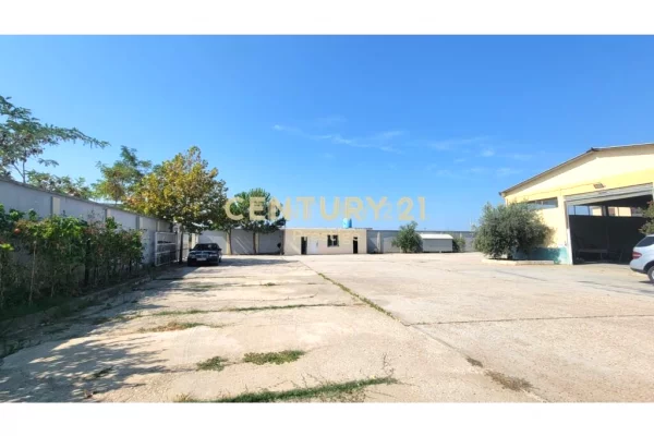 Ambient biznesi ne shitje 4+1 ne Vlore - 670,000 Euro