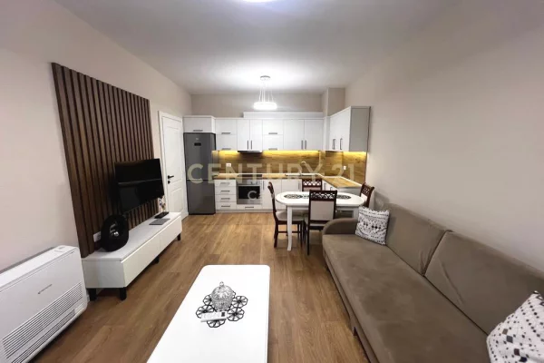 Aprtament 1+1+Post Parkimi, për qira në rrugën “5 Maji”!