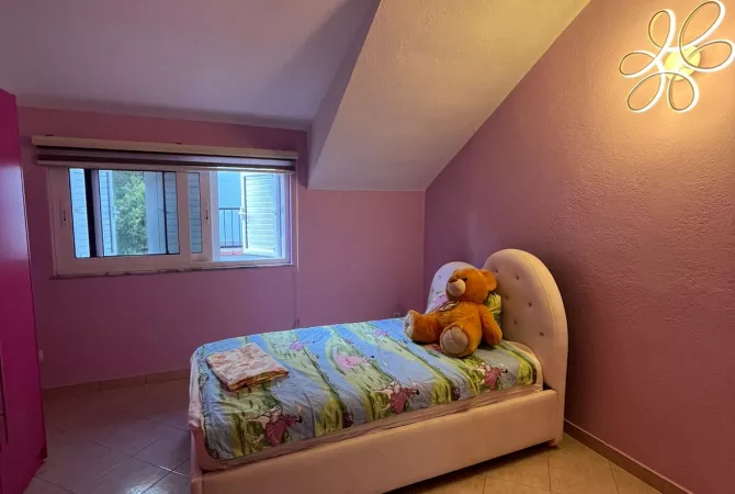 Shtepi me qera Vila Luksoze ne Tirane, 5+1, Mobilimi E mobiluar, Pagesa 1,700  Euro.