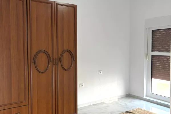 Shtepi me qera Apartament ne Tirane, 2+1, Mobilimi E mobiluar, Pagesa 500  Euro.