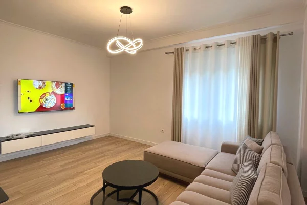 Shtepi me qera Apartament ne Tirane, 2+1, Mobilimi E mobiluar, Pagesa 800  Euro.