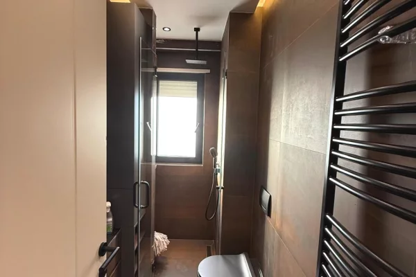 Shtepi me qera Apartament ne Tirane, 2+1, Mobilimi E mobiluar, Pagesa 1,600  Euro.