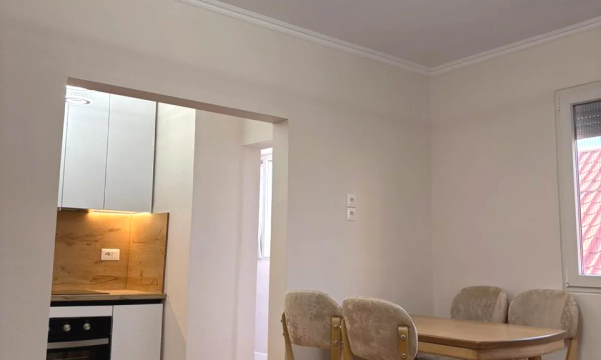 Shtepi ne shitje Apartament ne Tirane, 1+1, Mobilimi E mobiluar, Pagesa 122,000  Euro.