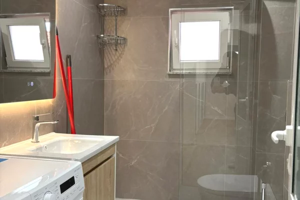 Shtepi ne shitje Apartament ne Tirane, 1+1, Mobilimi E mobiluar, Pagesa 122,000  Euro.