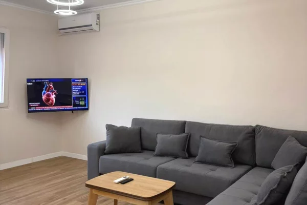 Shtepi ne shitje Apartament ne Tirane, 1+1, Mobilimi E mobiluar, Pagesa 122,000  Euro.