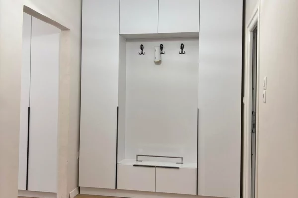 Shtepi ne shitje Apartament ne Tirane, 1+1, Mobilimi E mobiluar, Pagesa 122,000  Euro.