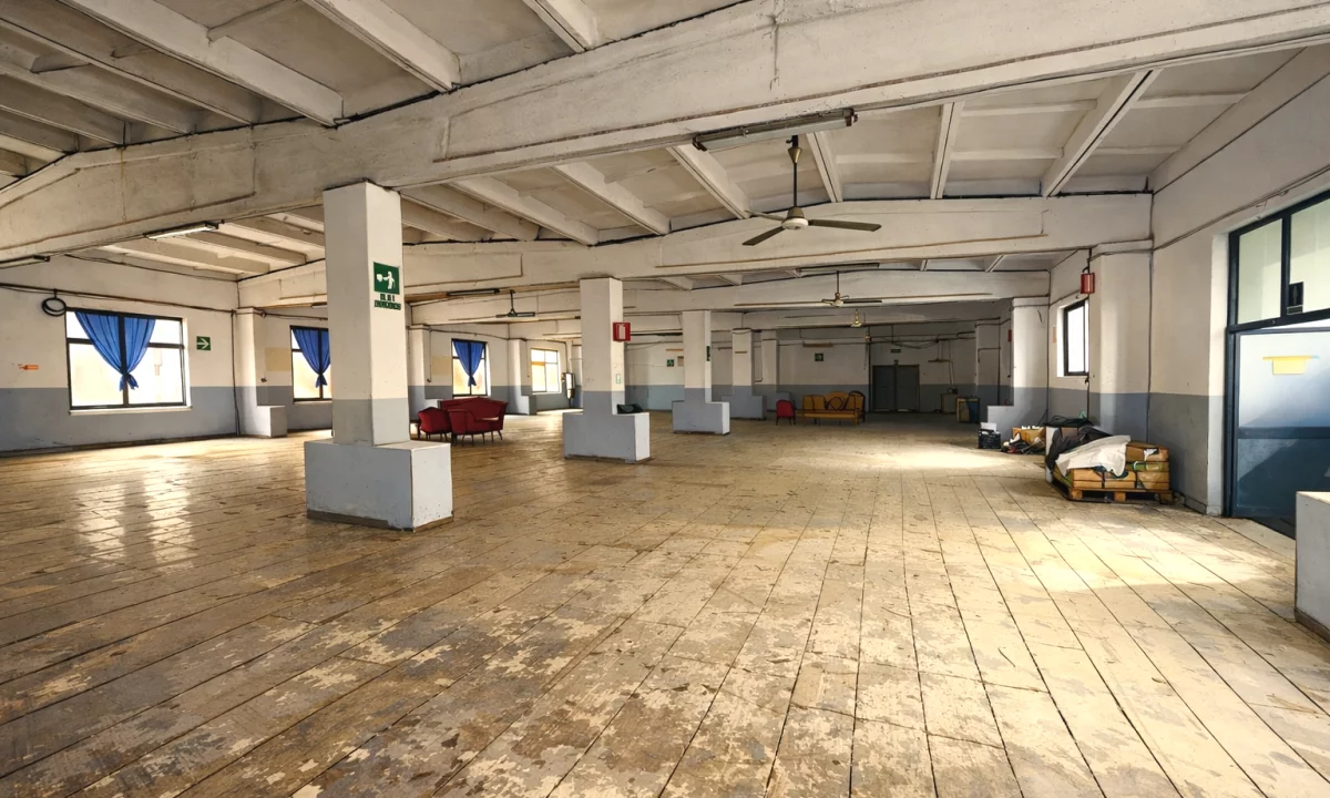 Magazine me qira ne zonen e Ali Demit Tirane