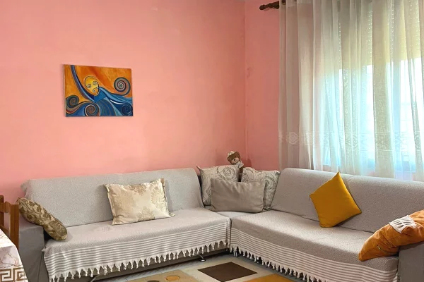 Shtepi me qera Apartament ne Tirane, 2+1, Mobilimi E mobiluar, Pagesa 55,000  Leke.