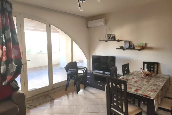 Shtepi ne shitje Apartament ne Durres, 2+1, Mobilimi E mobiluar, Pagesa 160,000  Euro.