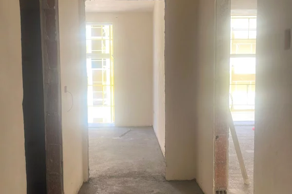 Shtepi ne shitje Apartament ne Tirane, 1+1, Mobilimi Bosh, pa mobiluar, Pagesa 102,000  Euro.