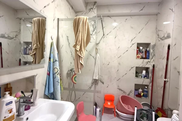 Shtepi ne shitje Apartament ne Tirane, 1+1, Mobilimi E mobiluar, Pagesa 122,000  Euro.