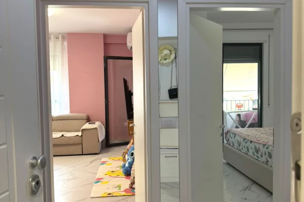 Shtepi ne shitje Apartament ne Tirane, 1+1, Mobilimi E mobiluar, Pagesa 122,000  Euro.