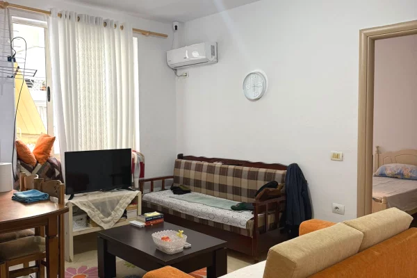 Shtepi ne shitje Apartament ne Tirane, 1+1, Mobilimi Bosh, pa mobiluar, Pagesa 9,350,000  Leke.