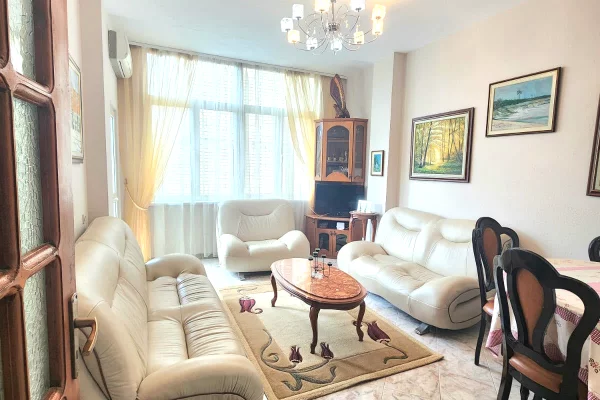 Shtepi me qera Apartament ne Tirane, 3+1, Mobilimi E mobiluar, Pagesa 650  Euro.