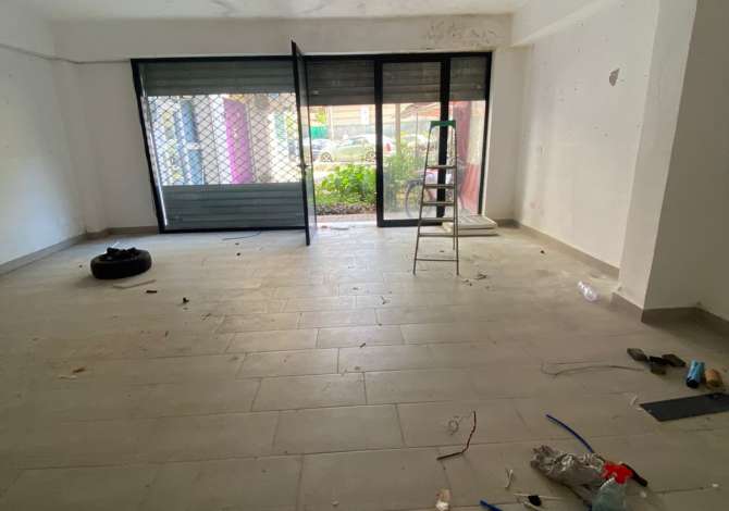 Ambjent Biznesi me Qera tek Komuna e Parisit