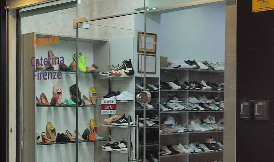 Shitet Dyqan tek 21 Dhjetori,tek Auto Kadiu