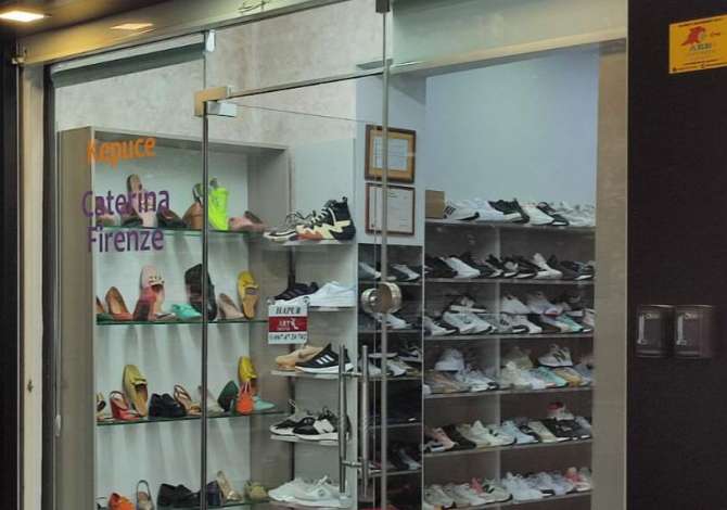 Shitet Dyqan tek 21 Dhjetori,tek Auto Kadiu