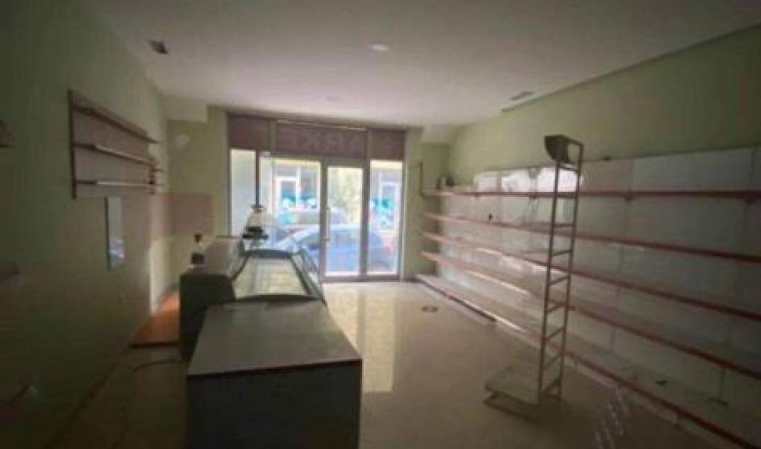 Ambjent me Qera tek Liqeni i Thate prane Rr.Peti 