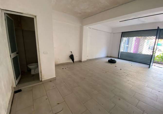 Okazion!!! Dyqan ne Shitje 56m2, tek Komuna e Parisit tek Shkolla Feniks 