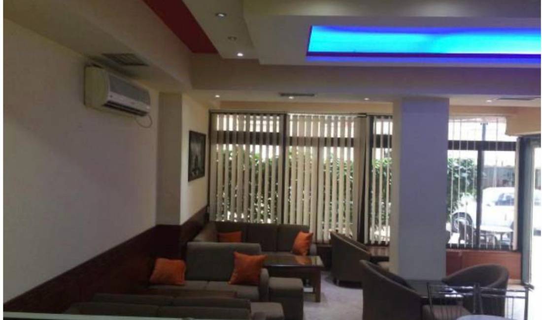  Shitet lokal tek rruga Asim Vokshi