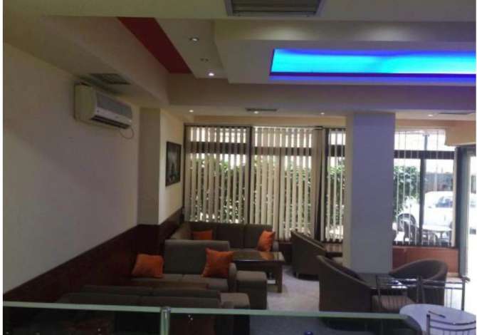  Shitet lokal tek rruga Asim Vokshi