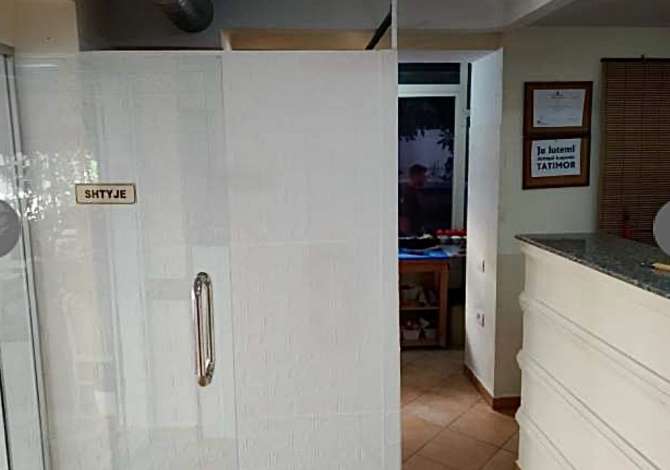 Jepet me Qera Bar-Restorant tek Blloku Vasil Shanto