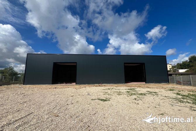 Ambiente Commerciale in Affitto 4+1 a Tirana - 4,000 Euro