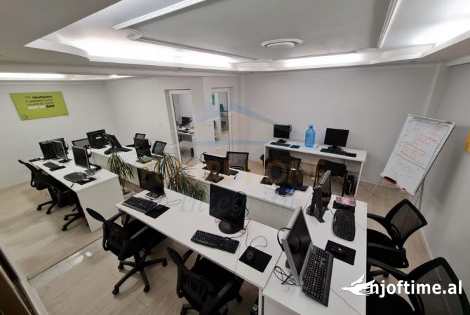 Ambiente Commerciale in Affitto 3+1 a Tirana - 950 Euro