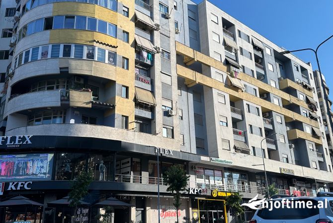 Shitet Apartament 3+1 Unaza e Re Astir