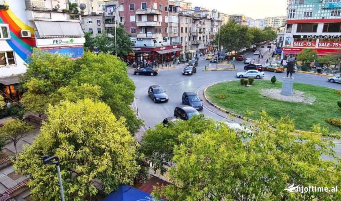 Shitet dyqan Sheshi Willson , Tirane