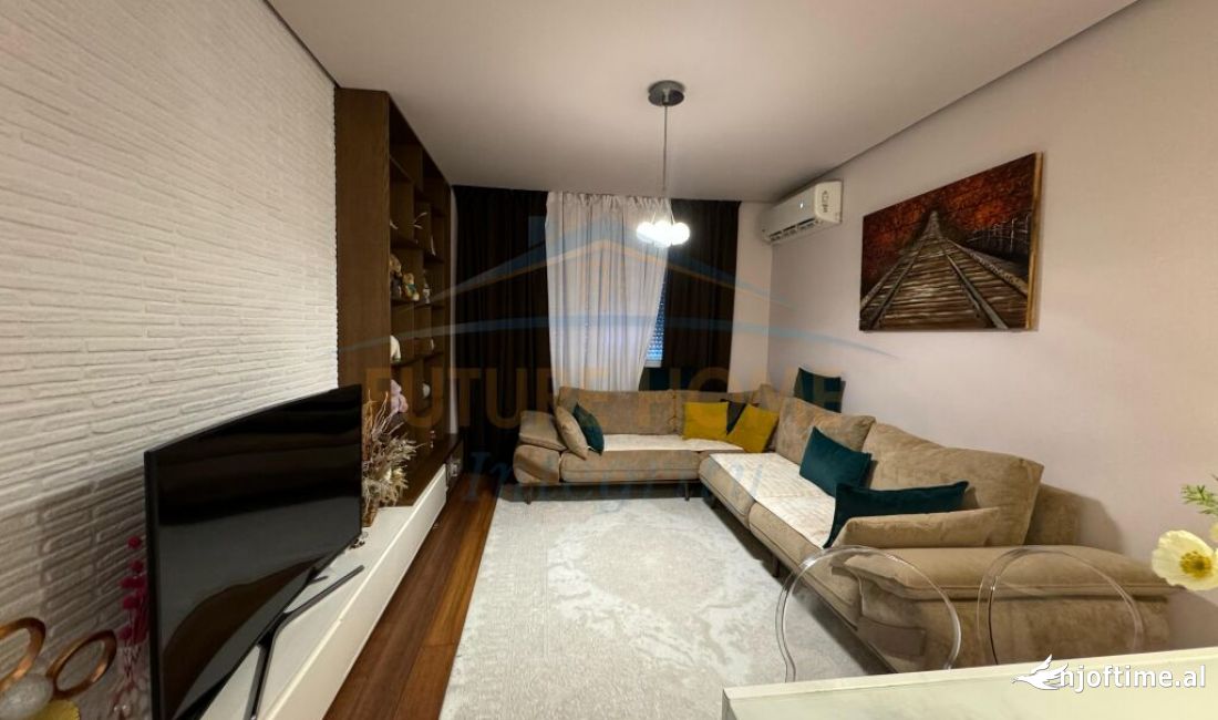 Shtepi ne shitje Apartament ne Tirane, 2+1, Mobilimi E mobiluar, Pagesa 203,000  Euro.