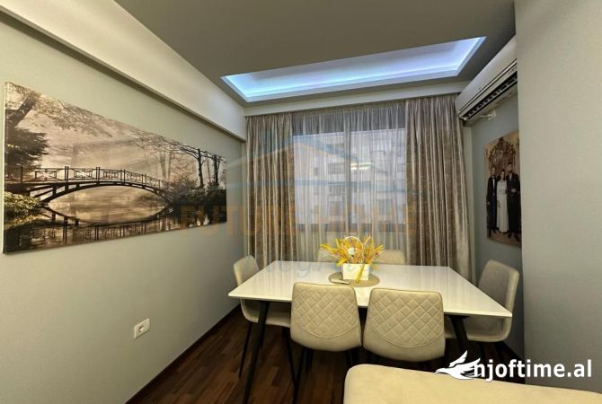 Shtepi ne shitje Apartament ne Tirane, 2+1, Mobilimi E mobiluar, Pagesa 160,000  Euro.