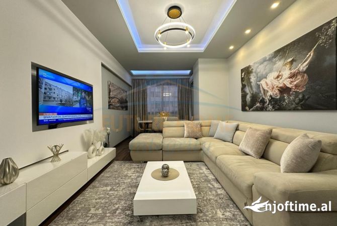 Shitet, Apartament 2+1+2, Unaza e Re, Tiranë.