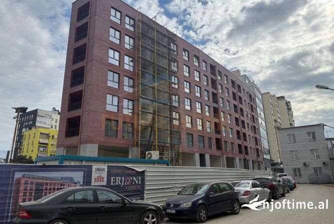 Shitet, Apartament 5+1+2+Depo, Stacioni i Trenit, Tiranë.