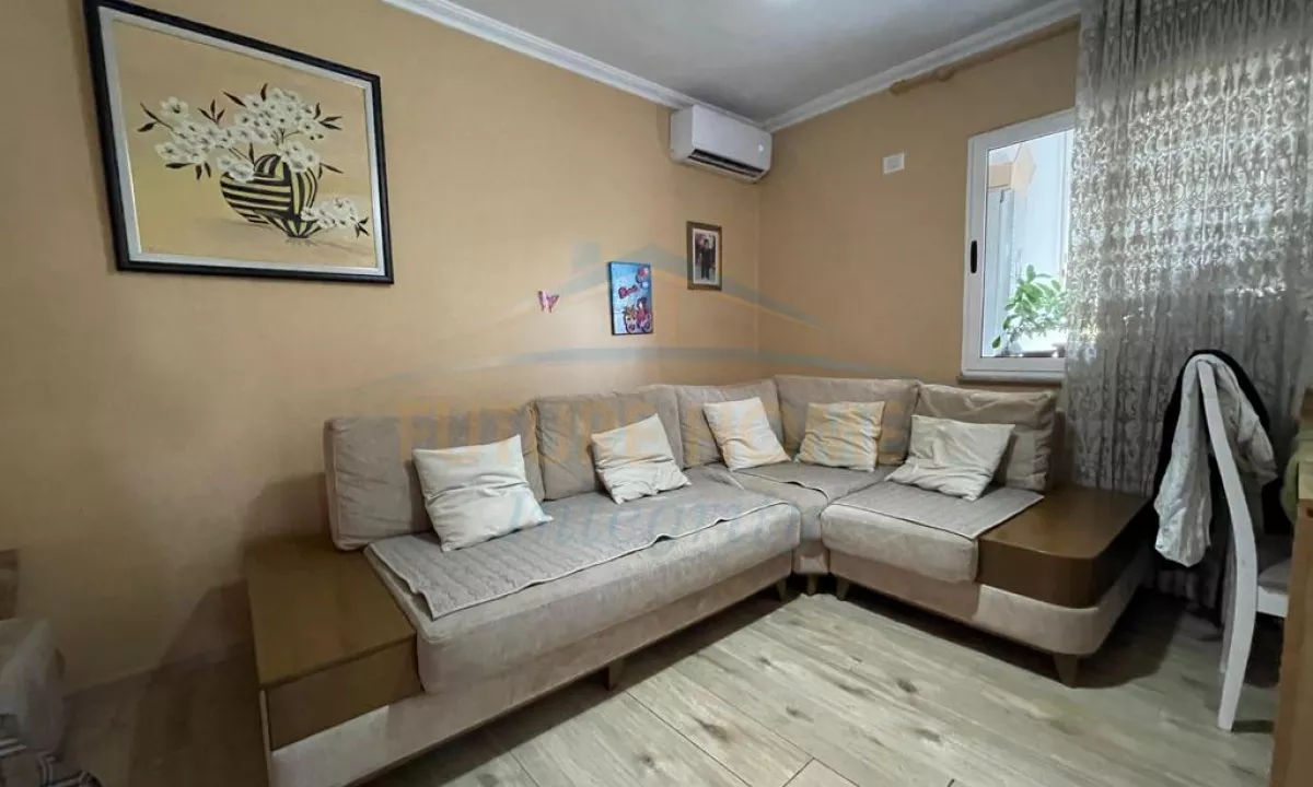 Shtepi ne shitje Apartament ne Tirane, 1+1, Mobilimi E mobiluar, Pagesa 95,000  Euro.