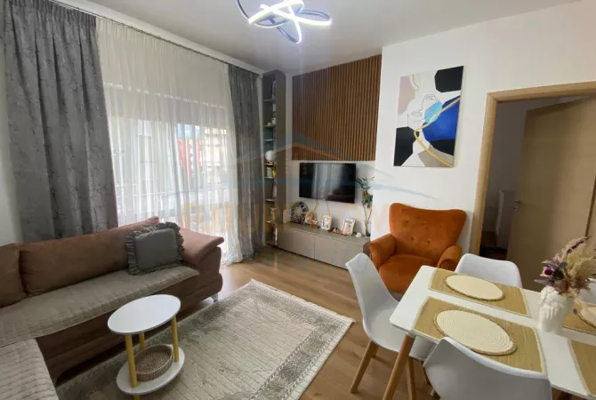 Shitet, Apartament 1+1, Fresku, Tiranë.