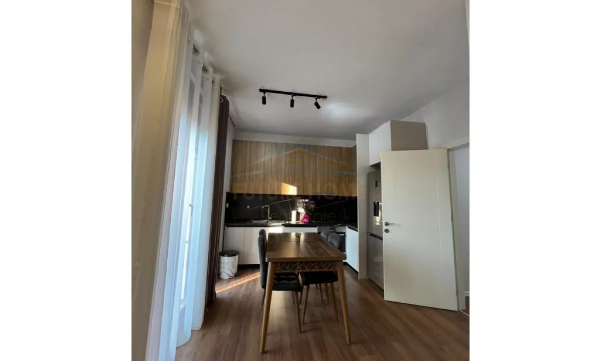 Shtepi ne shitje Apartament ne Tirane, 2+1, Mobilimi E mobiluar, Pagesa 195,000  Euro.