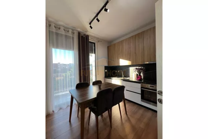 Shtepi ne shitje Apartament ne Tirane, 2+1, Mobilimi E mobiluar, Pagesa 195,000  Euro.