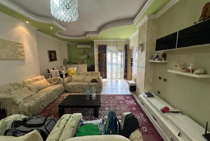 Shitet, Apartament 2+1, Fresku, Tiranë.