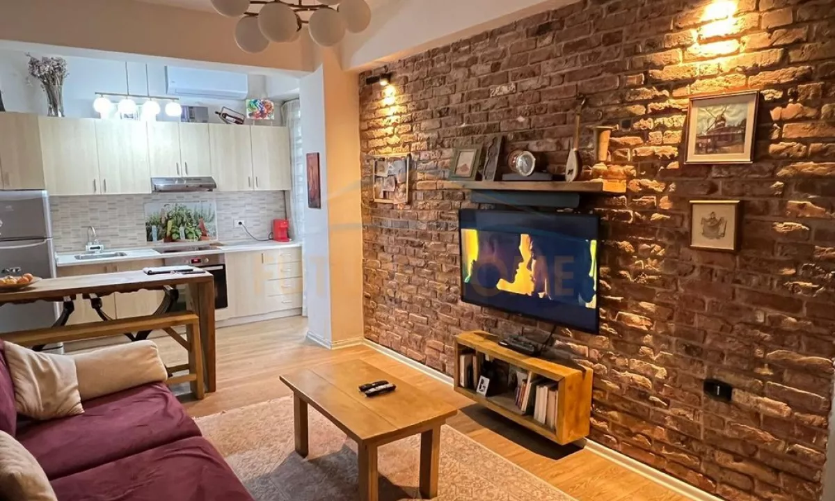 Shtepi ne shitje Apartament ne Tirane, 1+1, Mobilimi E mobiluar, Pagesa 152,500  Euro.