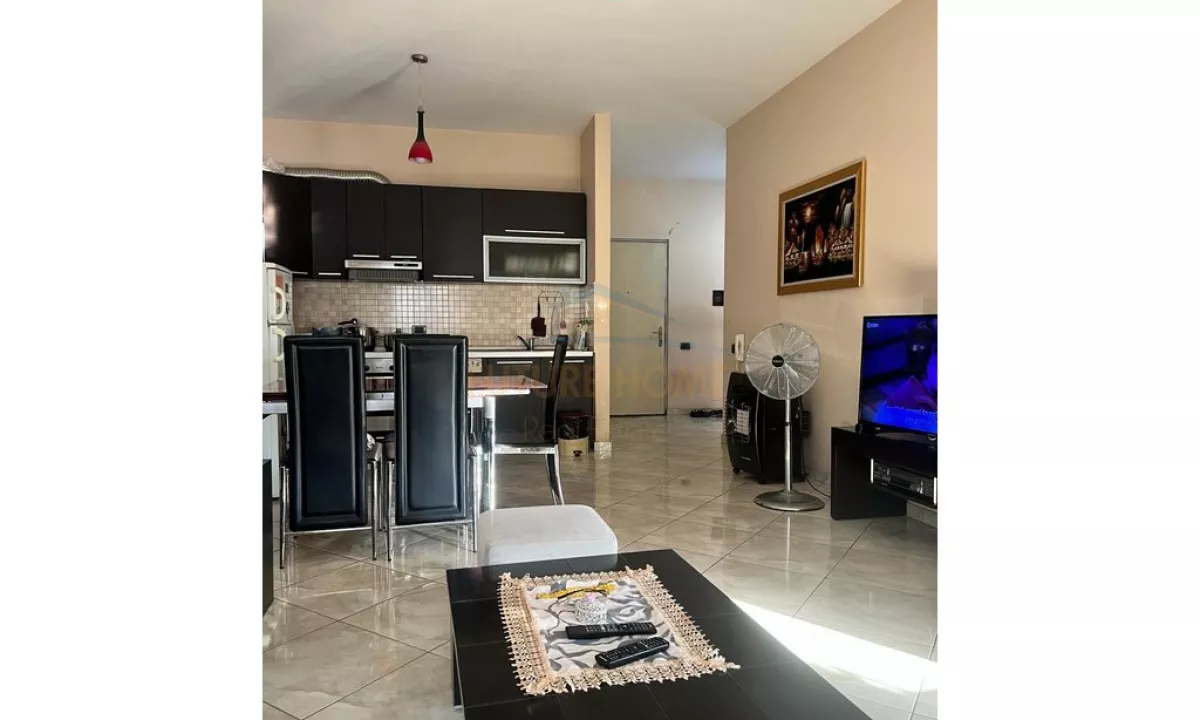 Shtepi ne shitje Apartament ne Tirane, 2+1, Mobilimi E mobiluar, Pagesa 165,000  Euro.